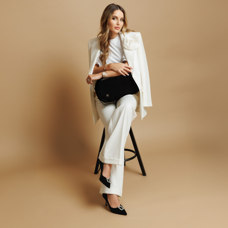 Geanta dama de mana 038g 01 suede negru lifestyle