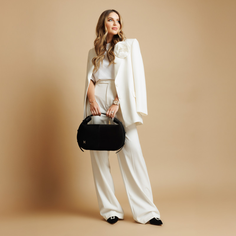 Geanta dama de mana 038g 01 suede negru lifestyle