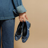 Women dancers 1309 blue jeans