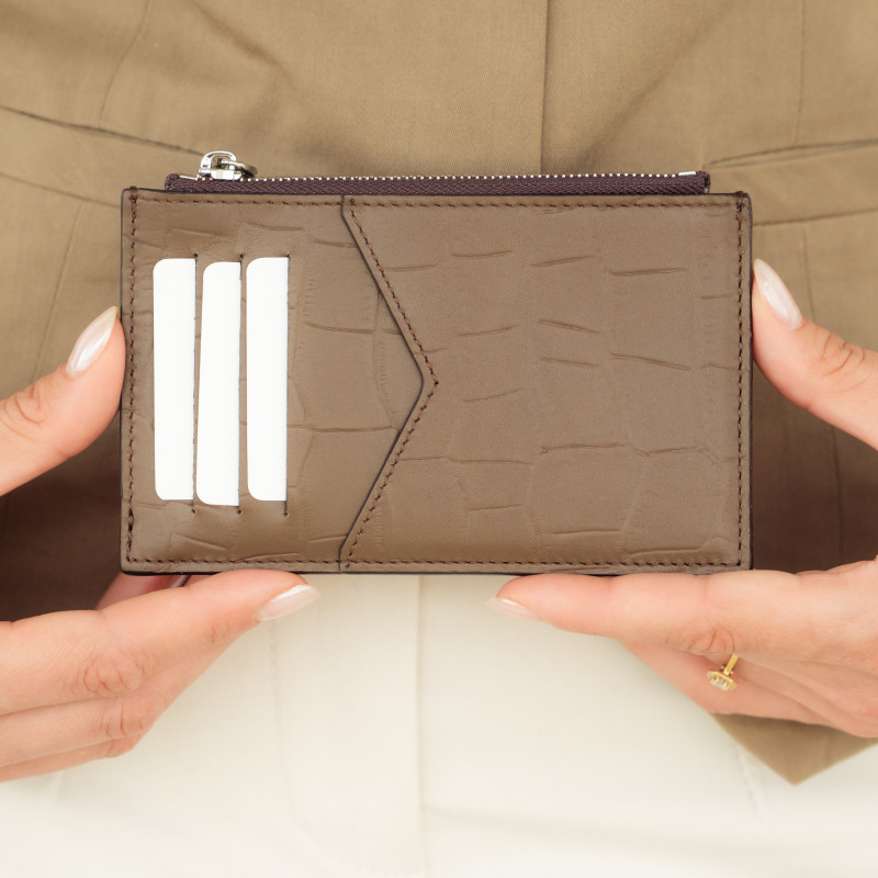 Portcard 209g 01 croco dark brown lifestyle