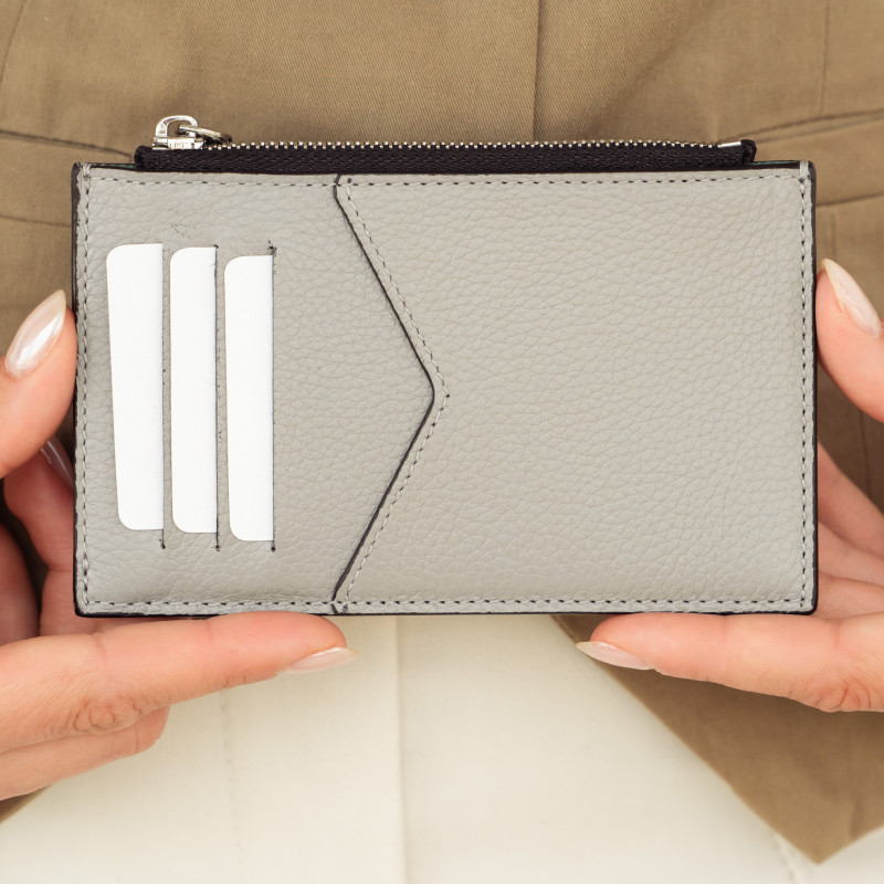 Portcard 209g 01 biz gri lifestyle
