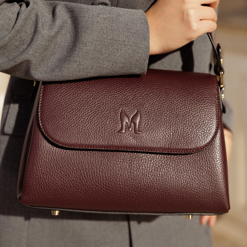 Geanta dama de umar 040g black cherry lifestyle