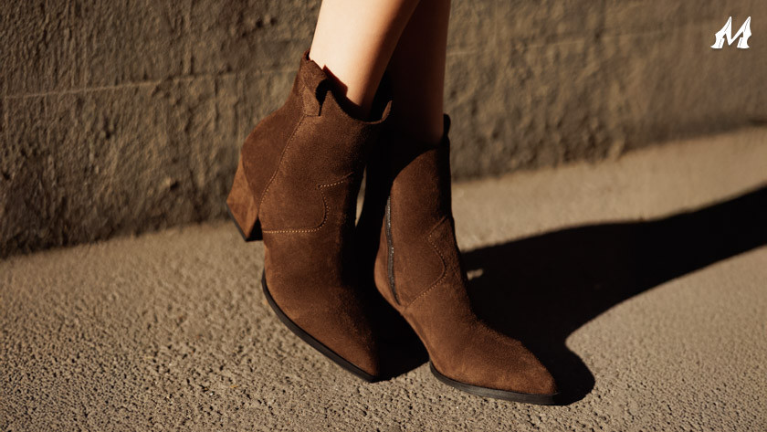 Botinele de dama si denimul: combinatia cu care nu dai gres Botinele de dama si denimul: combinatia cu care nu dai gres