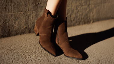 Botinele de dama si denimul: combinatia cu care nu dai gres