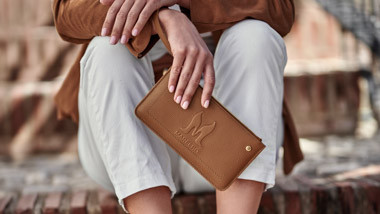 Portofelele de dama, accesorii must-have pentru femeile elegante